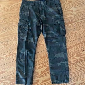 American Eagle army print men’s pants